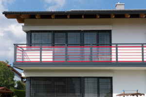 Parapetto del balcone di design moderno in vetro e alluminio - Balcone in alluminio Alu Select Janus