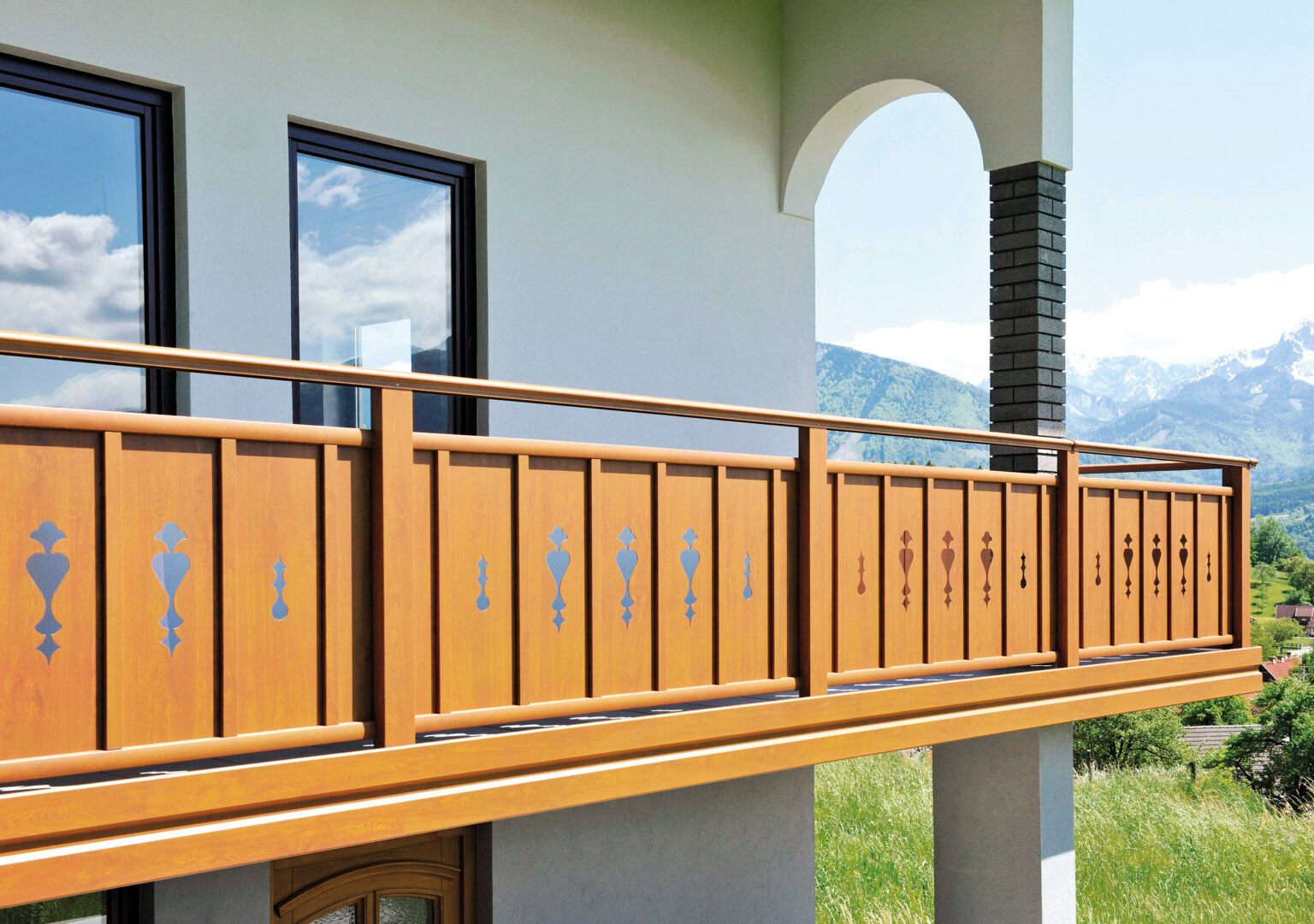 Ringhiera del balcone in alluminio in look legno con motivi tradizionali - Balcone in alluminio Alu Classic Oberstdorf