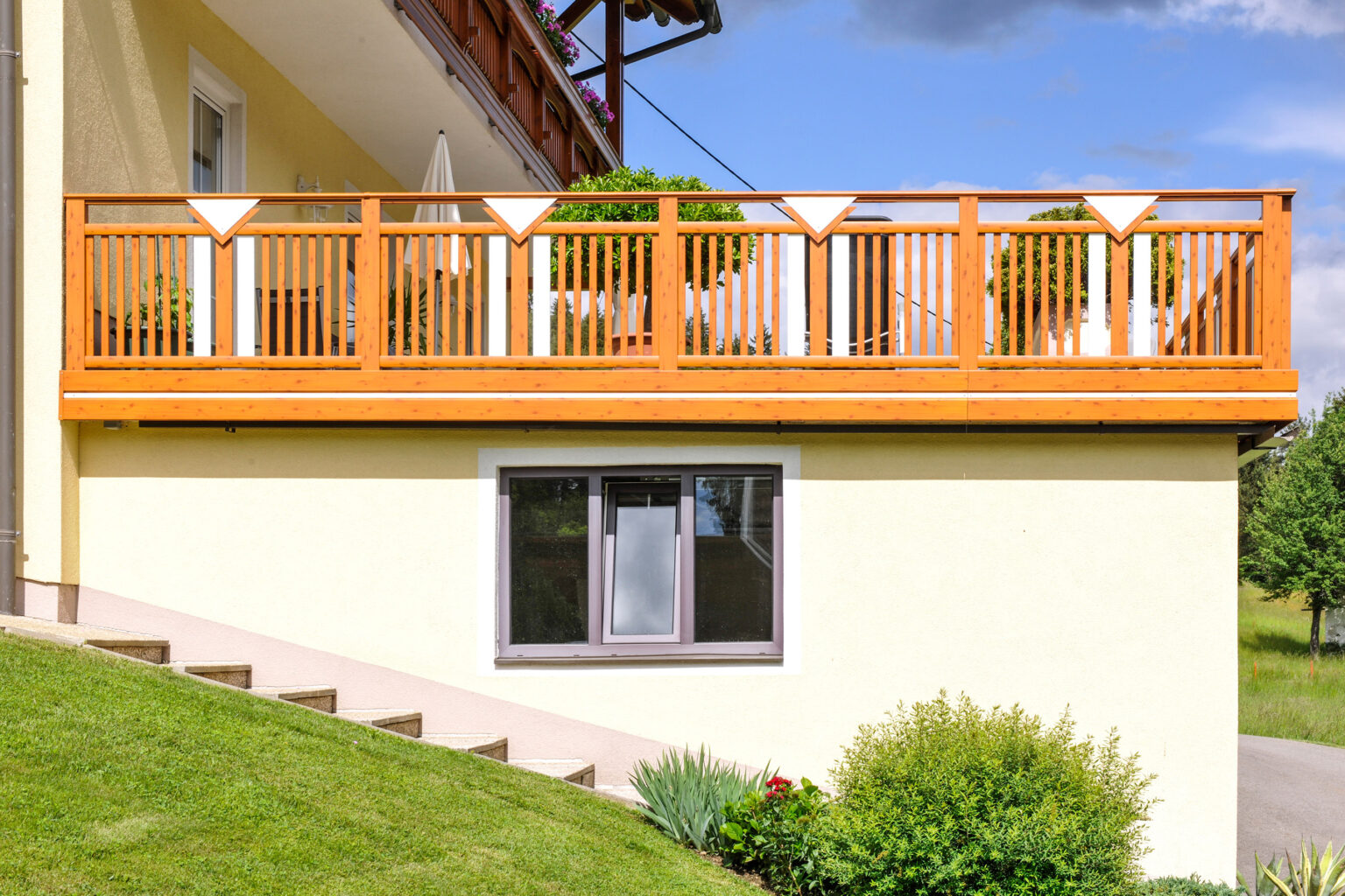 Ringhiera del balcone in alluminio con effetto legno - Balcone in alluminio Alu Wooden Umbria