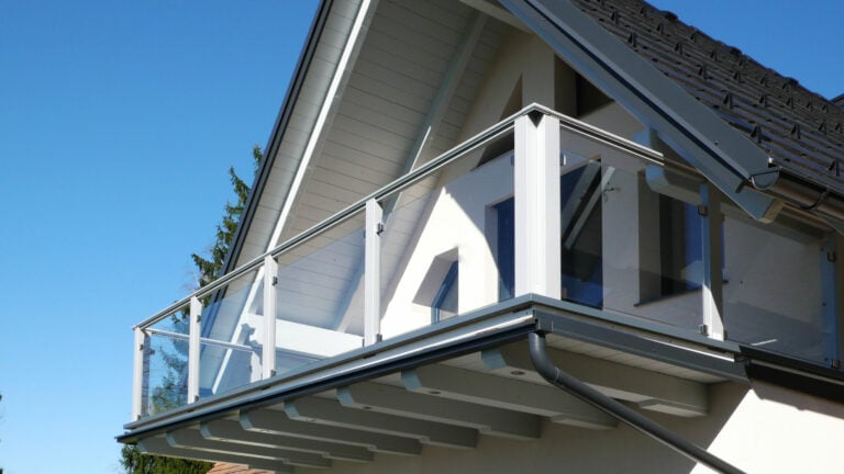 Ringhiera del balcone con riempimento in vetro senza cornice - Balcone in alluminio Alu Design Glas